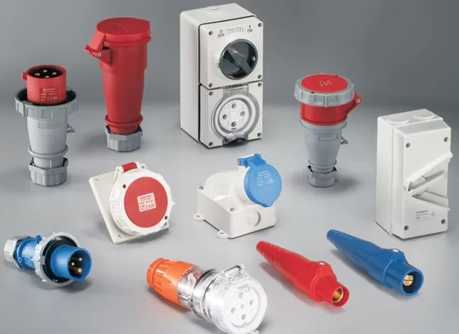 Wie können industrielle Steckverbinder die Sicherheit und Effizienz branchenübergreifend verbessern?