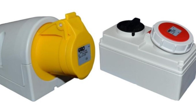 Industrial surface mounted socket